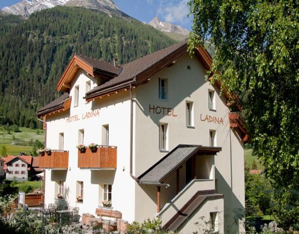 Hotel Ladina Берґюн Екстер'єр фото