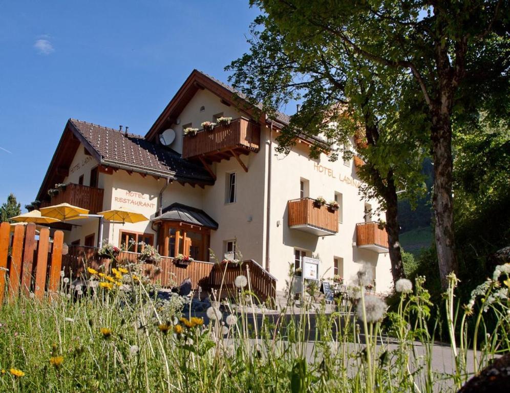 Hotel Ladina Берґюн Екстер'єр фото